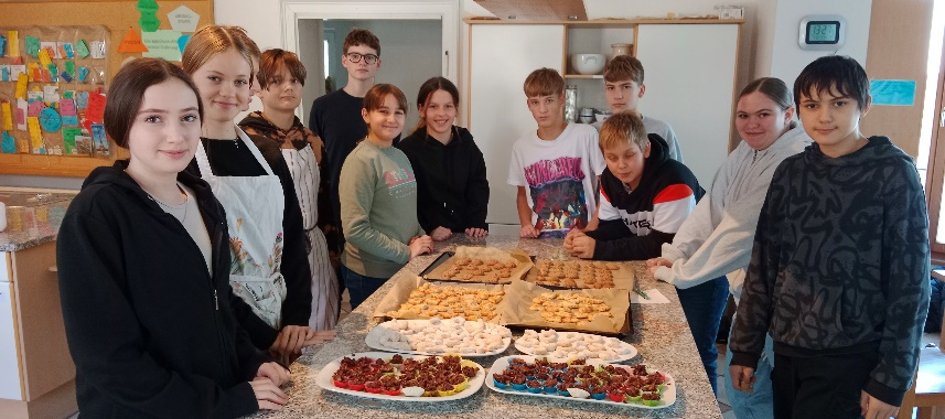 Gruppenbild der 3a Klasse beim Backen